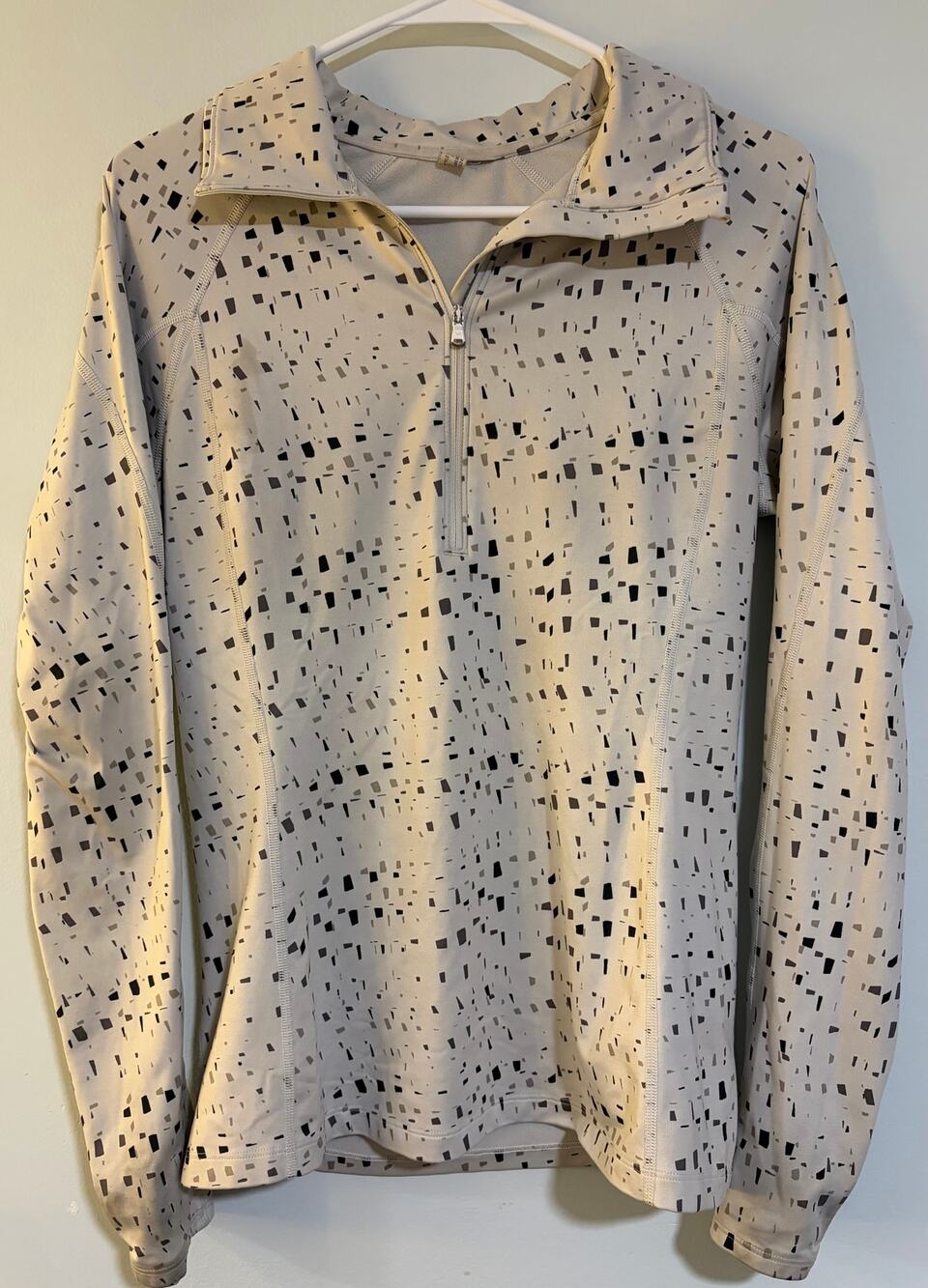 Under Armour Women's Printed Quarter Zip Pullover Gray Black Long Sleeve